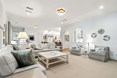 Image de Stunning Spacious Family Home in University Park