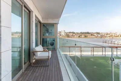 Image de Afurada Riverfront 2br by LovelyStay