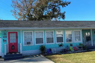Image de Easter weekend available. . . . Charming 3-bedroom house in Surfside, Oceanside vill