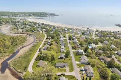 Image de Pet Friendly - 2 Streets Down From Gooch's Beach