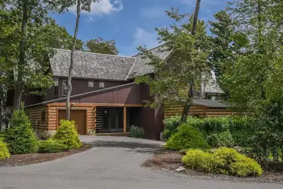 Image de Spacious 5-bedroom house in serene McHenry with Hot Tub  and Pet Friendly