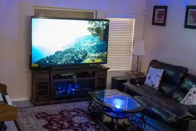 Image de 5br Home w/ Private Theater Room, Perfect for Groups