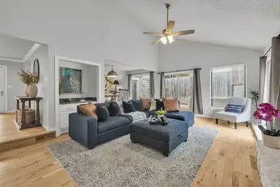 Image de Spacious Hilltop Retreat in Upscale Cul-de-Sac Neighborhood