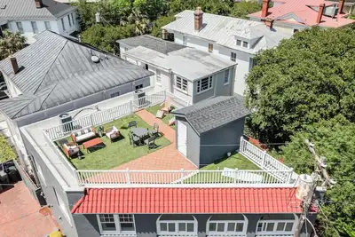 Image de South of Broad 2br/2. 5ba w/Rooftop Terrace & Parking