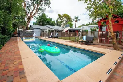 Image de Heated Pool Oasis Family-Friendly Urban Retreat
