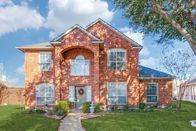 Luxurious 5 Bed 3. 5 Bath Home w/ Pool + Huge Yard