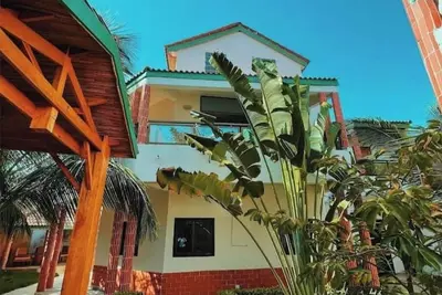 Image de Villa élégante avec piscine à côté de la plage