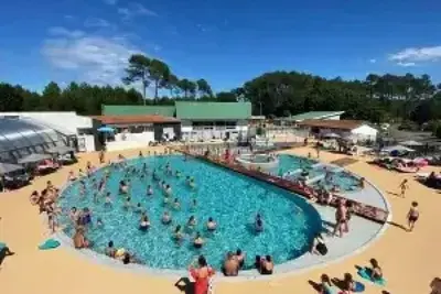 Image de ZEcamping familial piscine couverte locatif Lv Bbq 5 pers