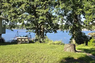 Image de Lake Front 2-bedroom cottage with Ac on Beautiful Tippecanoe Lake