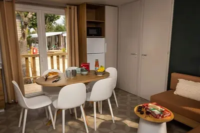 Image de ZEcamping 4* animé 1km plage piscine couverte locatif Tv 31m2