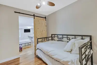 Image de Waterfront Suite | Marina Views | Sauna | 1 Br