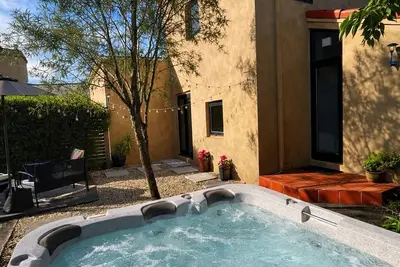 Image de Private countryside retreat with outdoor spa, river access and orchard