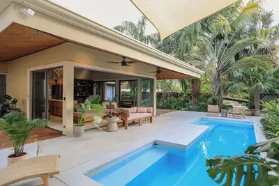 Image de Newly Renovated Art Oasis Santa Teresa Quick walk to the beach