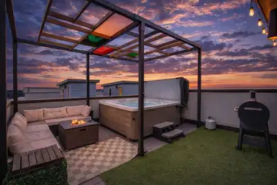 Image de Spacious Denver Home w/ Private Rooftop Spa