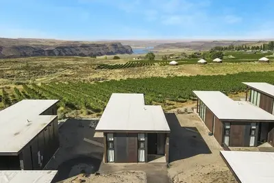 Image de Front Row Gorge Oasis in the Winery