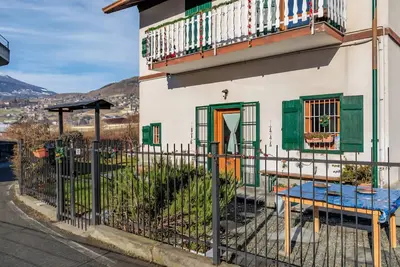 Image de Casa Olinda, which opens to Mount Emilius and the Gran Paradiso massif.