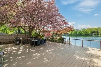 Image de Lakefront Escape • Hot tub & Sauna • 1 Hr from Nyc• 3 spacious bedrooms