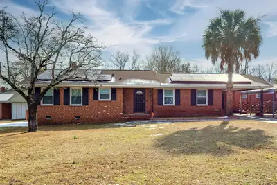 Image de Near Medical Centers & Fort Jackson! Quiet Home