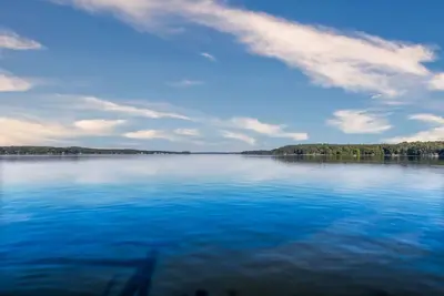 Image de Lakeside Retreat - newly remodeled with sunset view