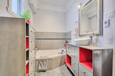 Image de Lux 4 Bedroom Avail June 28 to Aug 18 on River in Montreal- Central Aír, Parking