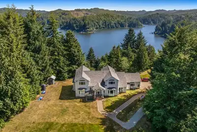 Image de Lakeside Private Compound-Pool+Dock+15 Guests