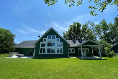 Image de Big Swan Escape Lakefront Dock Fire Pit Sleeps 10