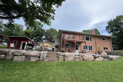 Image de Stone Lodge Hideout on Lake Washington with 3000 Acres of Water
