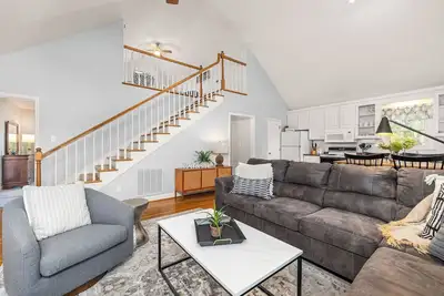 Image de The Cottage at Virginia Sojourn: Peaceful Brick Cottage w/ Sunset Mtn Views