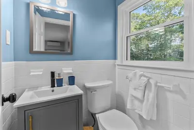 Image de Newly Remodeled Cape Home in Hyannis – Sleeps 10 Comfortably