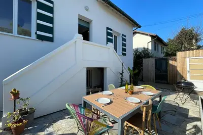 Image de Appartement rénové, clim, parking - 8 pers.