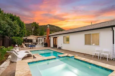 Image de Poway Retreat | Pool, Outdoor Cinema & Arcade Game
