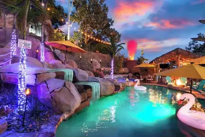 Image de Mountaintop Estate: Pool-Hot Tub-Theatre-Tiki Bar