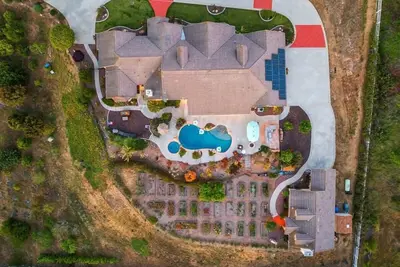 Image de 5 bedroom hilltop retreat