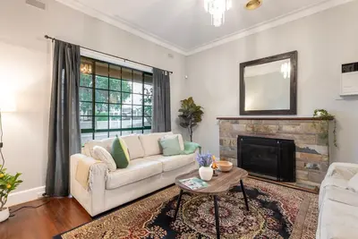 Image de Maple House of Period Charm