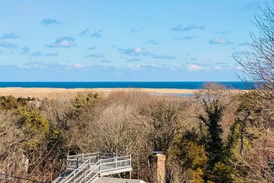 Image de Elegant Coastal Retreat with Ocean Views Near Mill Pond