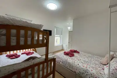 Image de Family Bedroom with Attached Bathroom in Blackpool-Families and Couplies Only