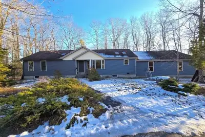 Image de Awesome 6-bedroom house in quaint Ellsworth perfect for families