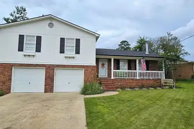 Image de Masters 3br/2ba home in Augusta, Ga 2-Miles from Augusta National with Hot-Tub