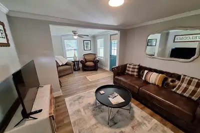 Image de 2-bedroom cottage in beautiful Salem with mountain views.