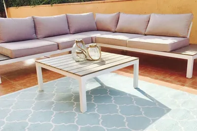 2 bed Apt, grt location, shared pool, outdoor area