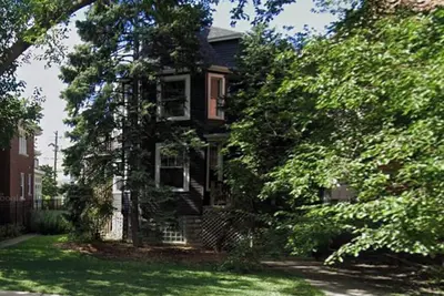 Image de Huge Apartment near Train/Bus. Free Parking!