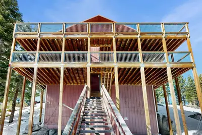 Image de Inviting Townhome with Heated Floors, Ski Storage, Close to Heavenly Ski Resort