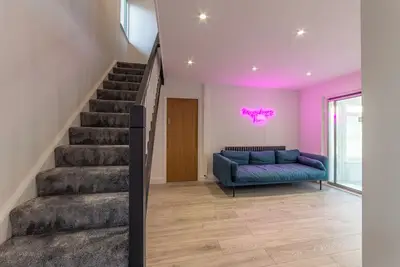 Image de Serene 4-bedroom house in charming Cwmbran perfect for families