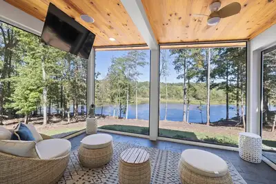 Image de 'The Emerald Cove Residence' Lake Oconee Luxury!