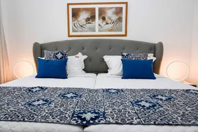 Image de 2 Stylish Sunflower Apartments by Delilah Collection w/ Balcony for Relaxation