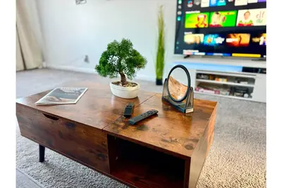 Image de 2-bedroom house in soothing Carmichael with cool Ac breeze and Hot Tube