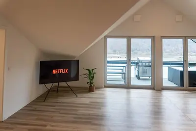 Image de Appartement « Moselbude Kröv » avec vue sur la Moselle, sauna, terrasse, E-bikes inclus, barbecue