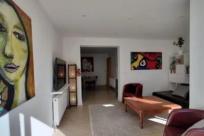 Image de Bright & modern three bedroom house close to centre