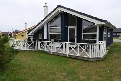 Image de Scandinavian 62m² vacation home with sauna, wood-burning stove & terrace