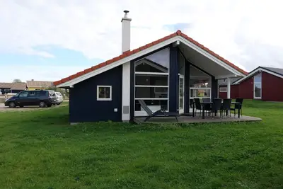 Image de Scandinavian living in a 79m² vacation home with dog for 8 people